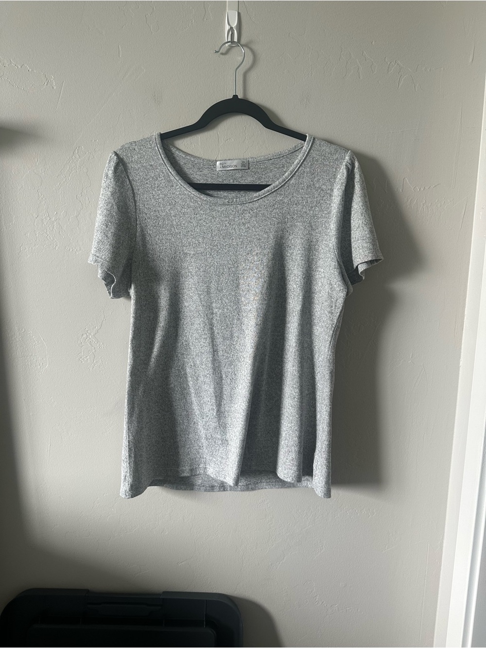 89th & Madison Heather Gray Scoop Neck Short Sleeve Tee